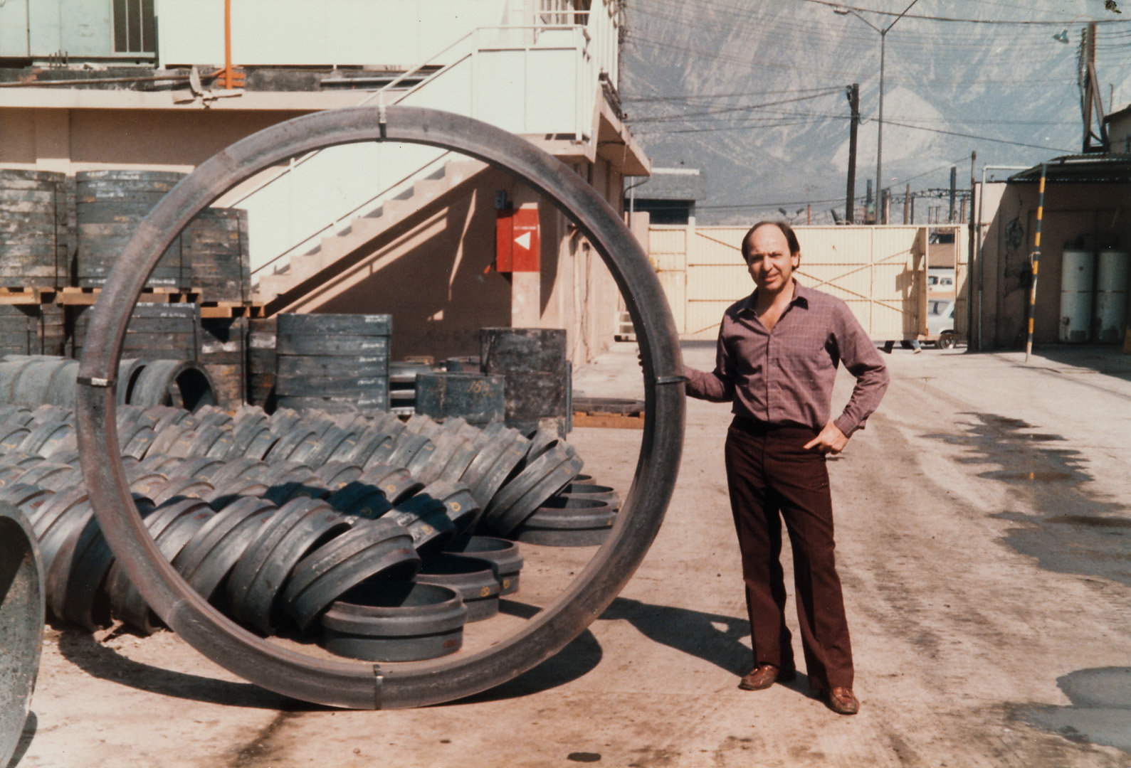 1985 A Para 1982 FRISA Tenía Un Equipo Competitivo Internacionalmente Y Un Año Después Estaba Exportando. Esto Le Permitió Salir Adelante, Pues Las Industrias De Bienes De Capital En México Se Habían Reducido Drásticamente Y Terminar