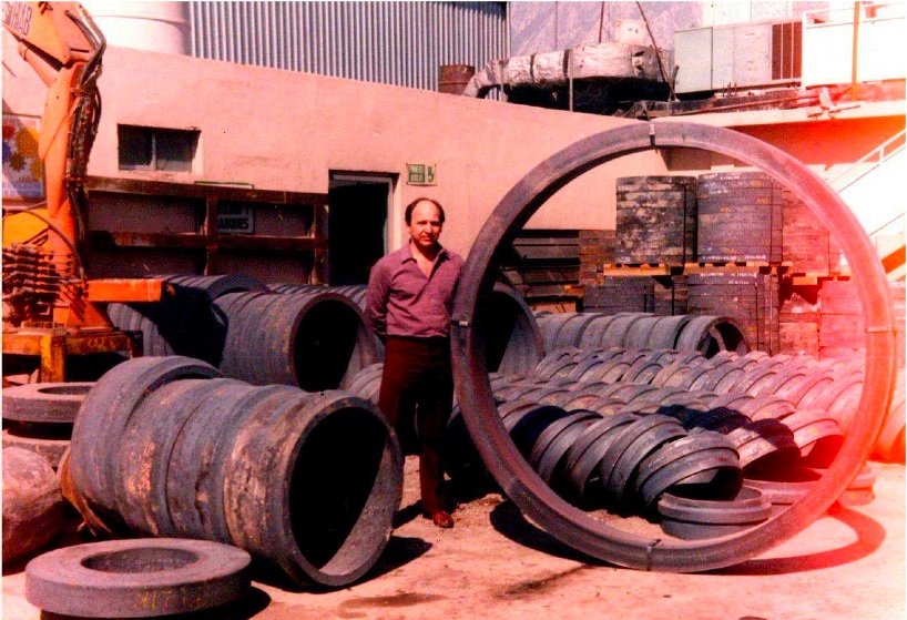 1985 B Eduardo Se Adelantó A Muchos Empresarios Mexicanos En El Esfuerzo De Exportar Y Se Mantuvo Firme En Su Determinación Aun Cuando El Mercado Interno Se Recuperó Y Era Más Rentable Que El De Los Primeros Productos Que FRISA Logró E