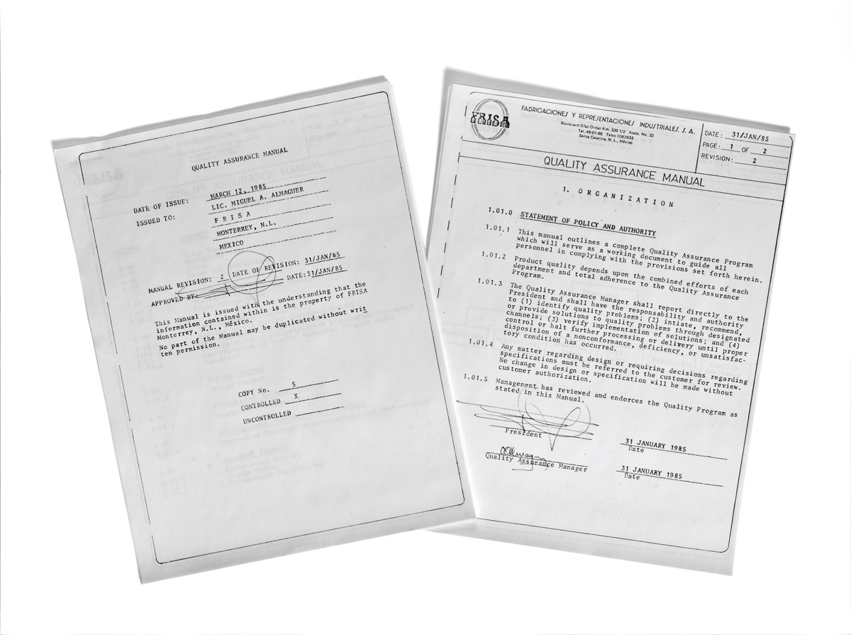 1985 Un Requisito Clave Para La Exportación Fue El Primer Manual De Aseguramiento De Calidad, Que En 1985 Ya Se Entregaba A Los Clientes Exigentes. Éste Establecía Los Procedimientos A Que Se Obligaba La Empresa, Desde Las Aprobaciones D
