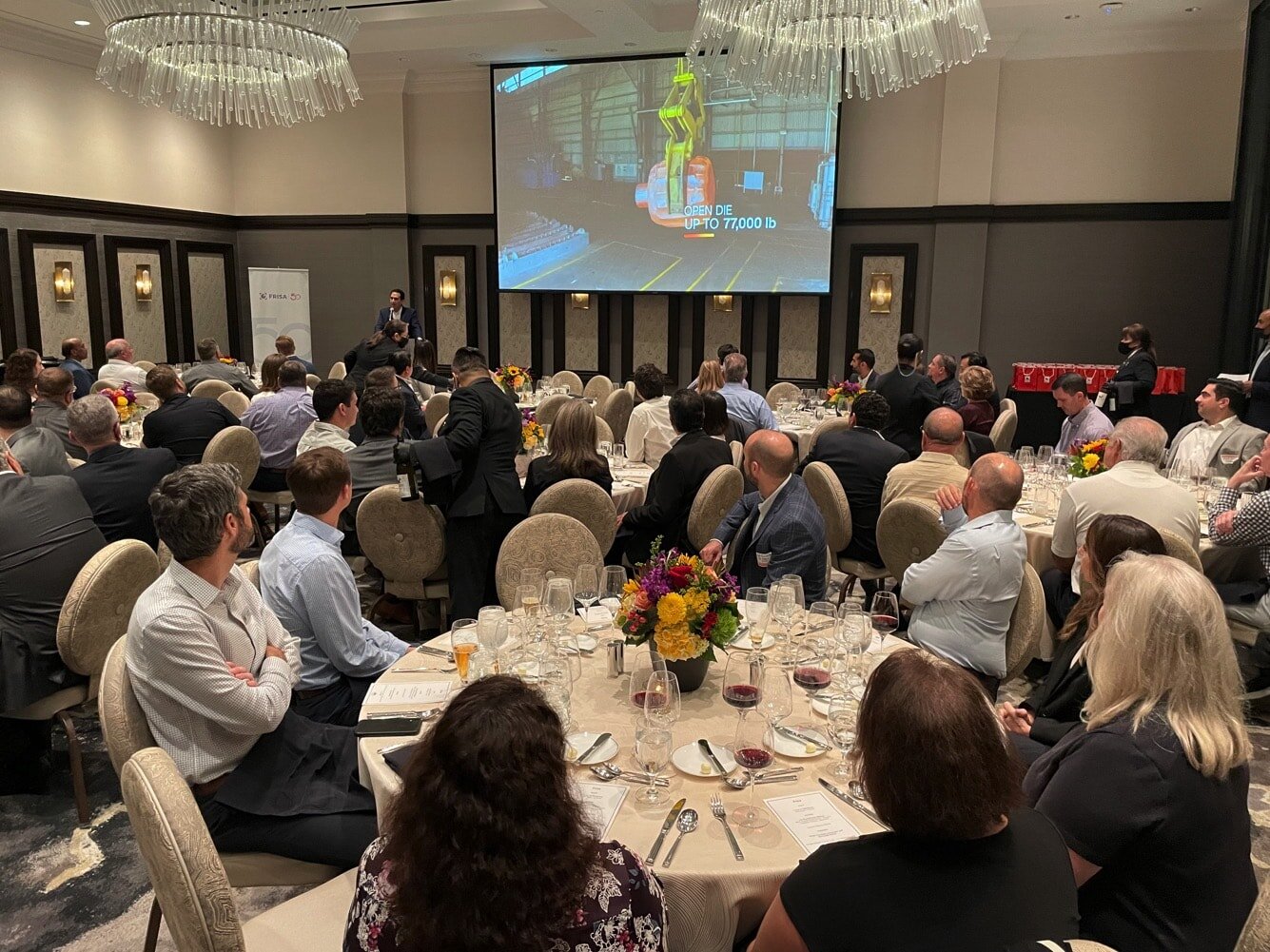 2021 DD Cena Con Algunos De Nuestros Clientes En Estados Unidos, Con M-1