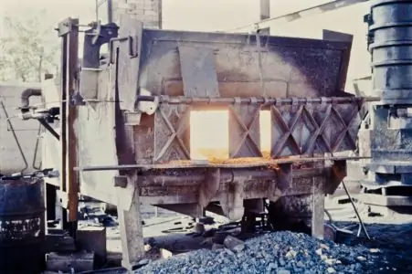 1977 Horno En Funcionamiento Dentro De Planta 1