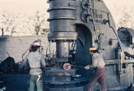 1977 Operadores Forjando Anillo En Martillo Beché
