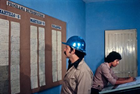 1980 Eduardo Garza T, Fundador, Revisando Tablero De Producción. Para Ese Año,  FRISA Ya Era Una Empresa Mediana Reconocida A Nivel Nacional Como “La Forja De México”