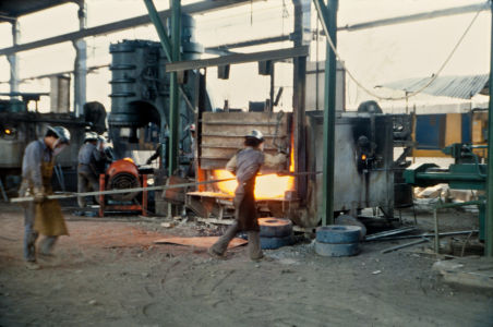 1980 Numerosos Hombres Recios Y Trabajadores Fueron Maestros De Otros Y Legaron Al Proyecto De FRISA Su Conocimiento Adquirido En El Empeño Diario, Que Fue Indispensable Para Dominar El Oficio Que Permitiría Crecer A La Empresa