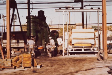 1982 Operadores Forjando En Martillo 4 