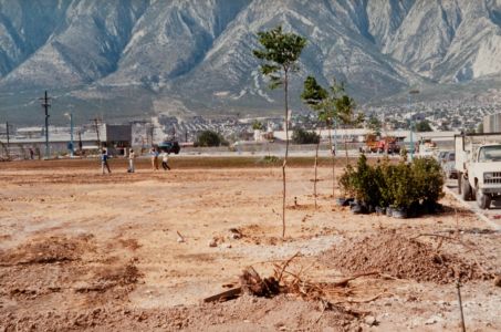 1987 Imagen De Los Inicios De La Construcción De Planta 2. 