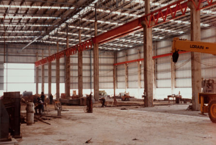 1987 La Construcción De La Planta 2 De FRISA, Hoy Planta Santa Catarina, Trajo Consigo Contrataciones De Personal Desde 1987, Para Iniciar Operaciones En 1988. En Ese Momento FRISA Había Pasado De Ser Una Pequeña Empresa A Ser Una Median