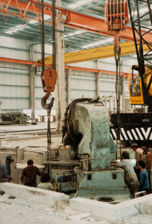 1988 00 En Ese Año, Se Instalaron La Prensa Davy De 1000 Toneladas Traída De Inglaterra, Prensa 1, Y La Roladora Wagner  De 80 120, Roladora 2 (hoy Roladora 1), Comprada En Bélgica. El Equipo Era Más Moderno Que El Que Se Usaba En La Pl