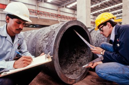 1989 Control De Calidad. En Esos Años, FRISA Había Pasado De Ser Una Pequeña Empresa A Ser Una Mediana Empresa Que Se Estaba Tecnificando, Tanto En Equipo Como En La Fuerza Laboral.