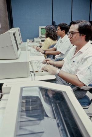 1989 En Esa Época, FRISA Utilizaba El Sistema Novell Y Fue La Primera Empresa En Monterrey Que Tuvo Sus Computadoras En Red.