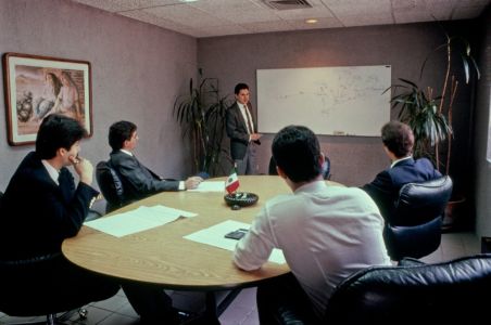 1989 En Ese Año FRISA Atravesaba Una Severa Crisis Financiera. Los Intereses Crediticios Ahogaban A La Empresa. La Deuda Se Renegoció Hasta 1991.