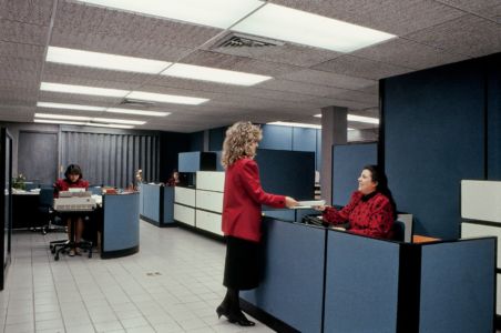 1989 Oficinas. Con El Inicio De Las Operaciones En La Planta 2 (hoy  Santa Catarina) Y El Aumento Del Personal, Se Creó El Área De Recursos Humanos, Que Dependía Directamente Del Director General Y Posteriormente Pasó A Contabilidad. 