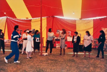1990 AA Las Posadas Navideñas Se Volvieron Tradicionales. Se Procuraba Que Éste Fuese Un Espacio Para Que La Familia Disfrutara Y Se Incluía Un Espectáculo Infantil Para Los Niños. 