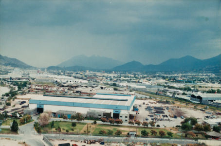 1990 En 1990 FRISA Exportaba El 90 Por Ciento De Su Producción. La Editorial Del Boletín Mensual El Forjador De Agosto De Ese Año Comentaba Que Los Productos De FRISA Se Usaban En Una Diversidad De Industrias  Petróleo, Gas Y Petroquím