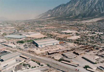 1999 Vista área De La Planta De Santa Catarina. El Servicio Al Segmento De La Generación De Energía Eólica Se Inició A Finales De 1999 Con La Venta De Un Prototipo A EWP, Cliente Ubicado En Malmö, Suecia, Que Fabrica Las Torres Para L