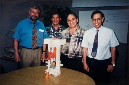 1996 A1 Maqueta De Prensa 3. En 1996, Cuando Cumplía Veinticinco Años De Operación, FRISA Compró Por Primera Vez Una Línea De Producción Nueva Que Incluía Una Prensa Y Una Roladora De Origen Alemán, La Expansión Del Taller De Maqui