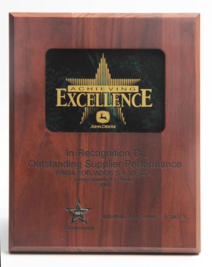 2002 FRISA Recibió En El 2002 Un Reconocimiento A La Excelencia Como Proveedor Por Parte De Jonh Deere